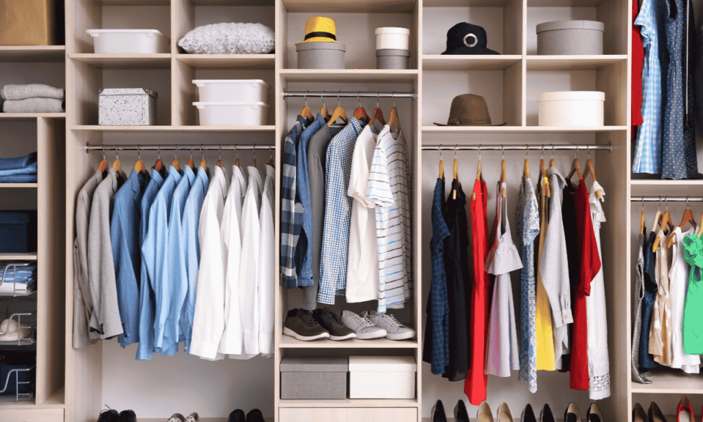 How to organize a lot of clothes